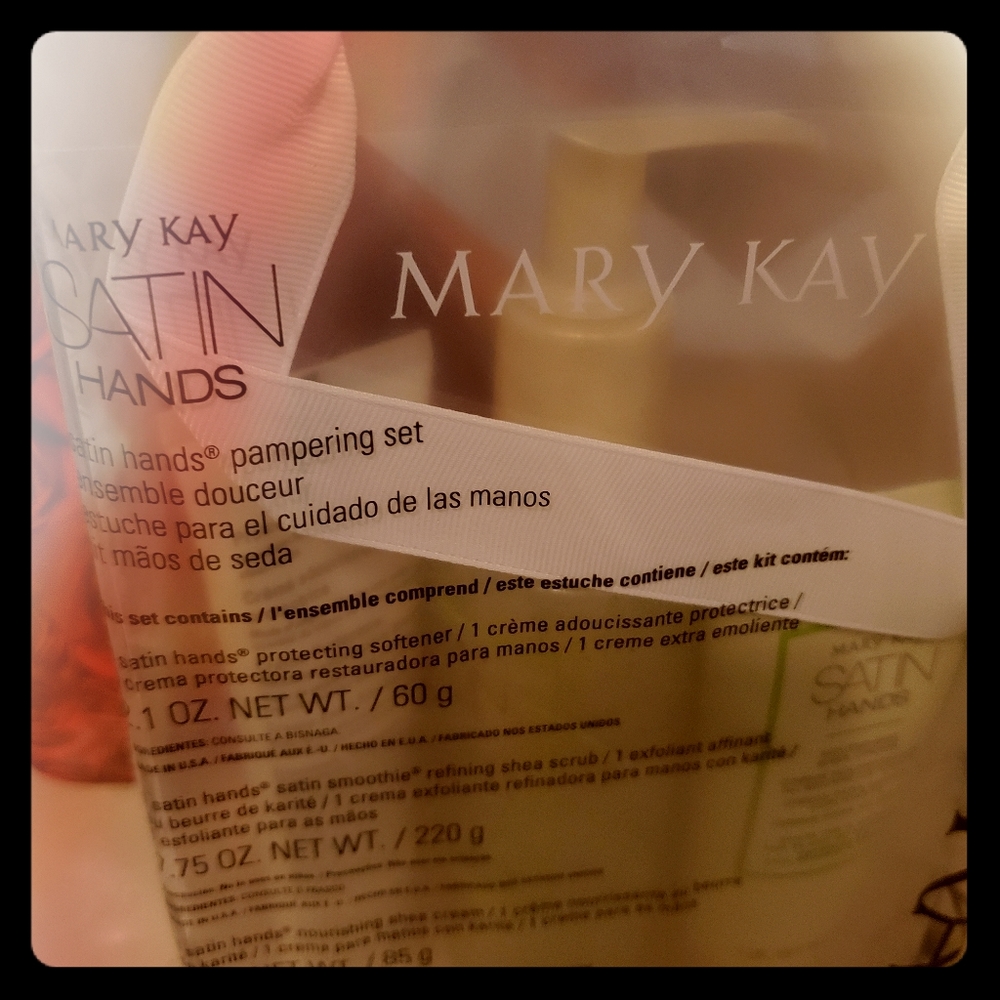 Mary Kay Satin Hands Pampering Set
